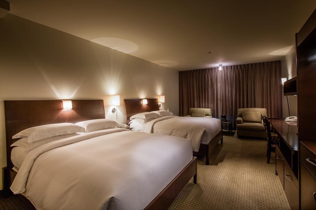Hotel Mortagne Boucherville Exterior photo