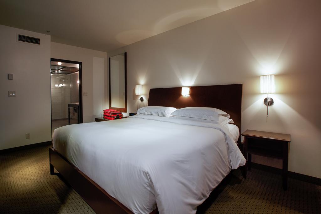 Hotel Mortagne Boucherville Exterior photo
