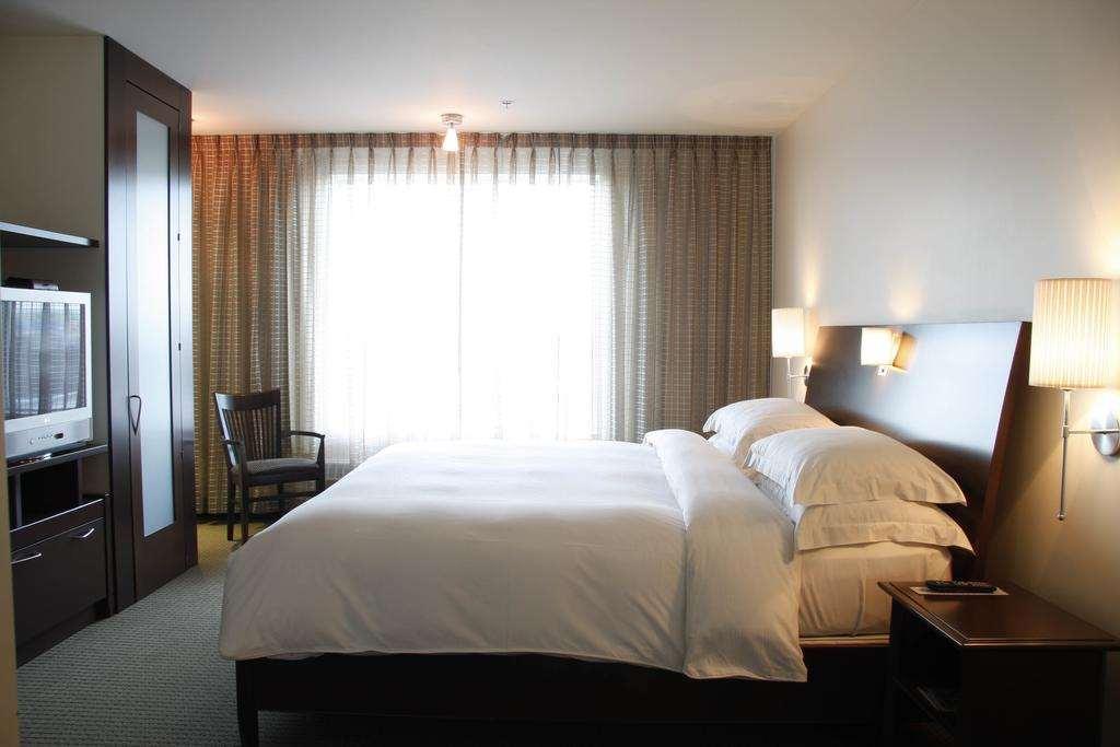 Hotel Mortagne Boucherville Exterior photo